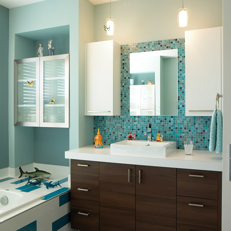 Cuisines Beauregard |Urban style bathroom with a laminate countertop